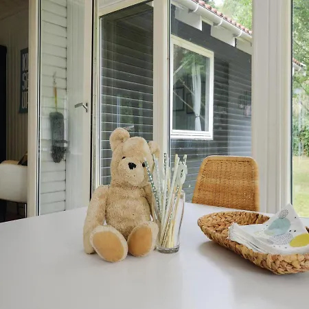 Tatil Evi Four-bedroom Holiday In Holbak