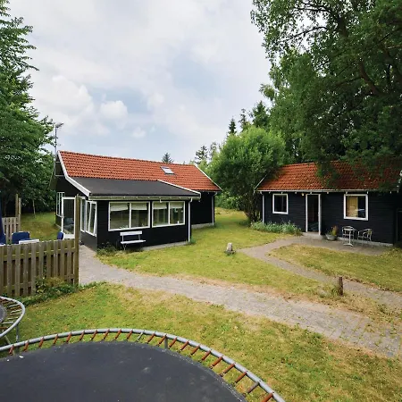 Tatil Evi Four-bedroom Holiday In Holbak