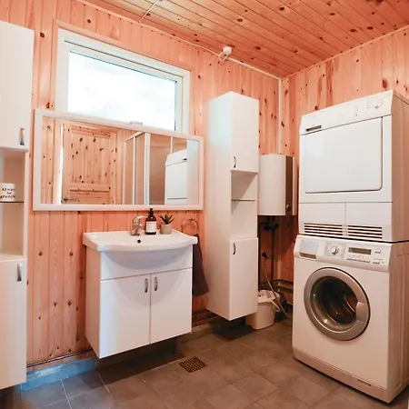 Four-bedroom Holiday In Holbak
