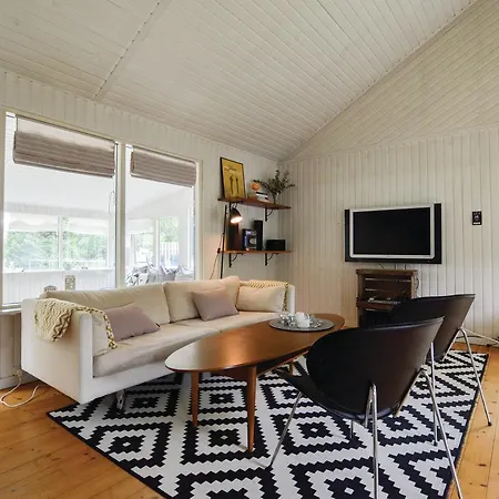 Tatil Evi Four-bedroom Holiday In Holbak
